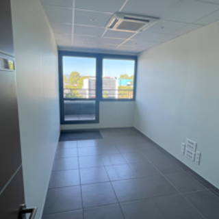 Bureau privé 13 m² 2 postes Coworking Rue des Aulnes Champagne-au-Mont-d'Or 69410 - photo 1